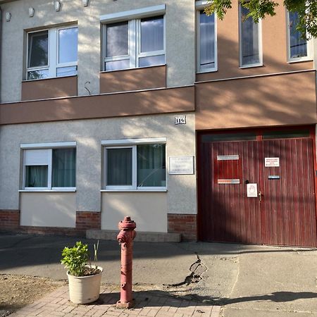 Nyil Apartman Wellnes Debrecen Extérieur photo