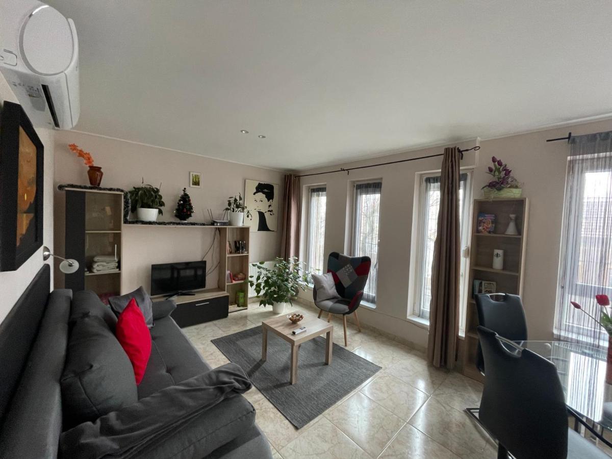 Nyil Apartman Wellnes Debrecen Extérieur photo